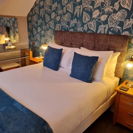 Brookside Guest House & Mini Spa