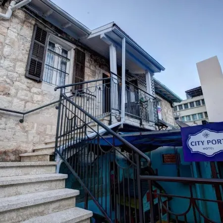 City Port Hotel