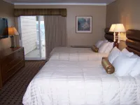 Pinestead Reef Resort Hotels in East Bay Township