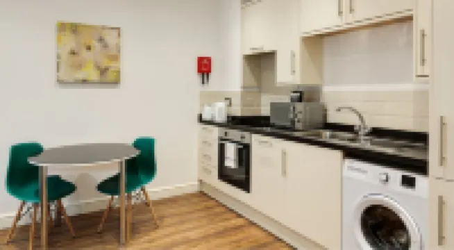 查爾斯·希望瑞典公寓