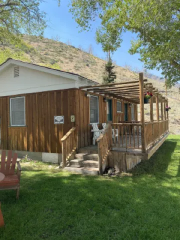 Tioga Lodge at Mono Lake Unggulan Photos