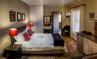 Room in B&B - Guest Room with Double Bed and Kitchen, in Port Elizabeth Ideal Business Travel