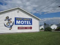 Gaudet Chalets & Motel Hotel di 