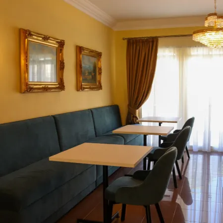 100 Boutique Living