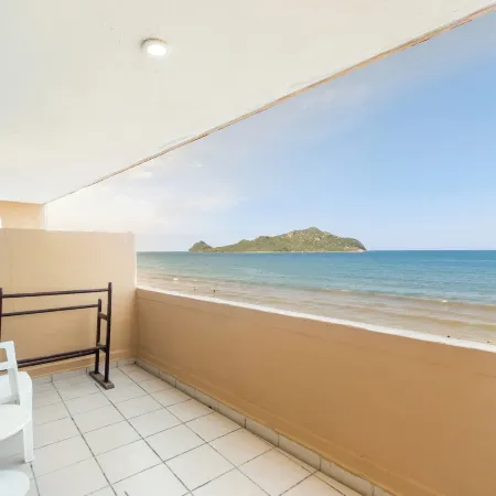 Costa de Oro Beach Hotel