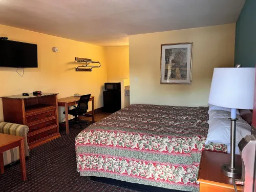 Economy Inn Express - parking
