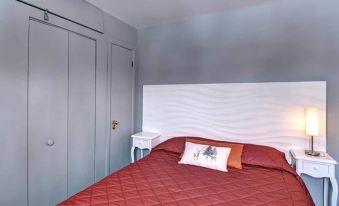 Bright Condo Near the Lake by Globalstay