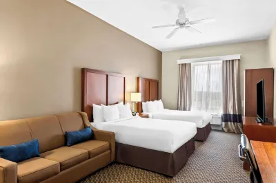 Comfort Inn & Suites Hotels near Stubbs Department Store