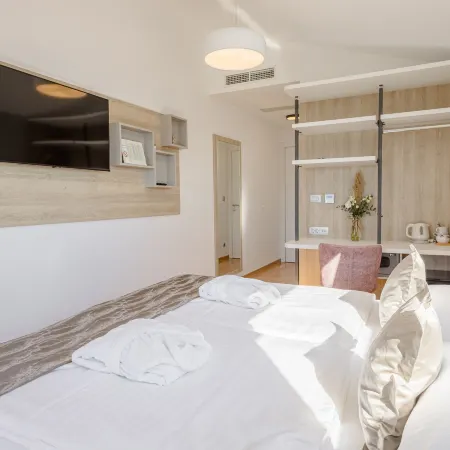 Rogač Rooms & Restaurant