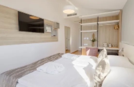 Rogač Rooms & Restaurant