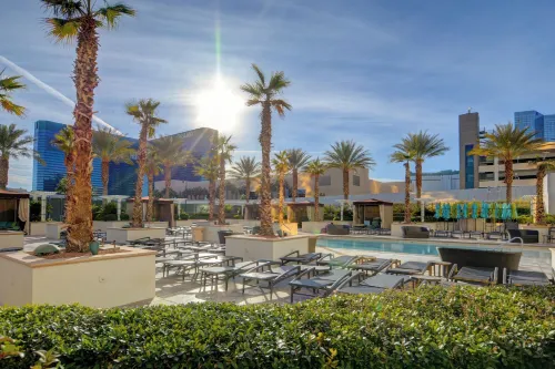 The Deuce's Wild at Signature Hotel
