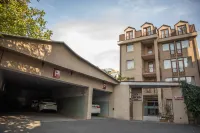 Cascade Hotel Hotels near Cascade Complex