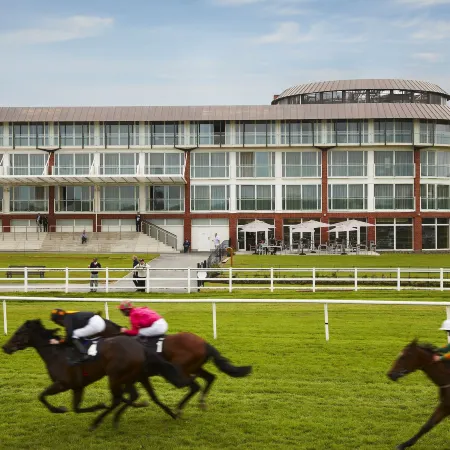 Lingfield Park Marriott Hotel & Country Club Отели в г. Лингфилд
