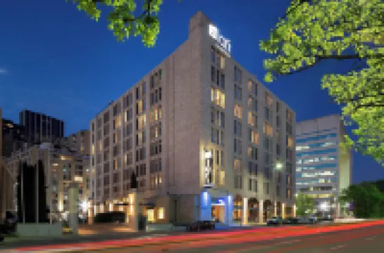 Aloft Dallas Downtown Hotels near Kay Bailey Hutchison Convention Center Dallas