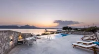 Anemi Suites - مسبح