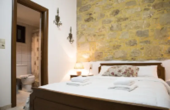 Agarathos Traditional Rooms - Pool - Kaliviani -on the Road to Balos