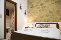 Agarathos Traditional Rooms - Pool - Kaliviani -on the Road to Balos Hotels in Kaliviani