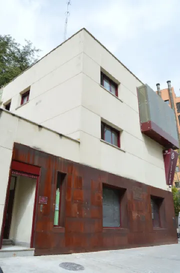 Ayz Javier Cabrini - Auto Check-in Property