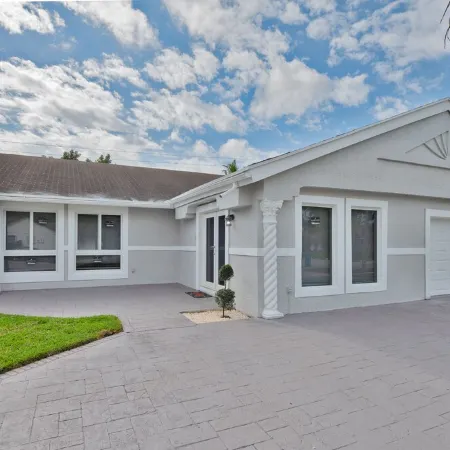 Spacious 4 bedrooms, 2 bathroom house with pool