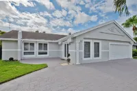 Spacious 4 bedrooms, 2 bathroom house with pool Hotels in Miramar