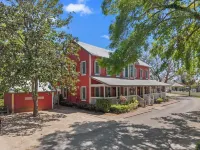 Southern Pines- Sleeps 18 with community pool and docks