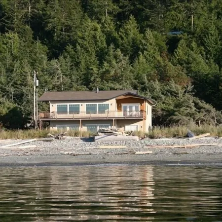The Sun House at Freshwater Bay: Oceanfront