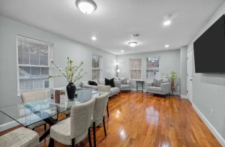 New and Modern Apartment just minutes away from Downtown Providence! Отели рядом с достопримечательностью «Парк Роджер Уильямс»