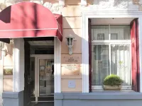 Hôtel d'Angleterre, Salon-De-Provence Отели рядом с достопримечательностью «Fontaine Moussue»
