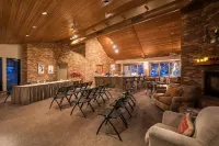 Ski-in Access and Stunning Mountain Views - Luxurious Mountain Getaway