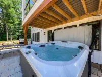 Custom Home with Wet Bar and Hot Tub - Stunning Luxury Escape