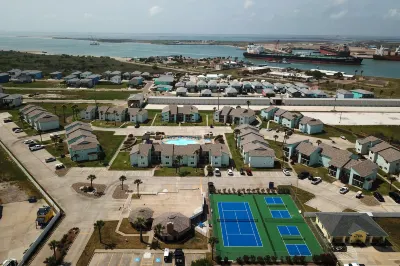 1st Floor, Shared Pool, Near Marina, Golf Cart Access Moby Dick's Souvenir Shop 주변 호텔