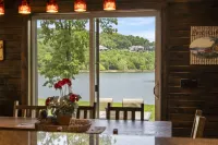 Stunning Lakefront Villa with Pools and Views - Exquisite Family Retreat Các khách sạn ở Pine A Township