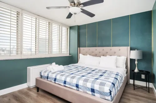 Spacious City View and Modern Amenities - Chic Urban Retreat