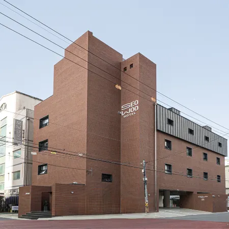 Daegu Bonli-dong Seowoo Hotel Отели рядом с достопримечательностью «Станция метро Daegu»