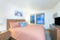 Slope-Side Access and Hot Tub Bliss - Inviting Cozy Retreat