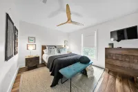 Gulf Views! Only 30 Seconds to the Beach Modern Amenities Meets Vintage Charm