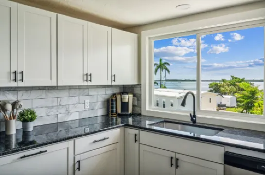 Balcony with Ocean Views and Fully Equipped Kitchen - Charming Coastal Retreat