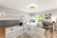 Heated Saltwater Pool and Mini-Golf - Luxurious Beachside Retreat