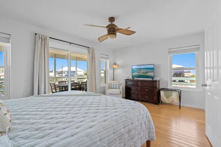 Private home! Heated Community pool and Private beach! Отели рядом с достопримечательностью «Наварр Бич Си Тертл Консервейшен Сентер»