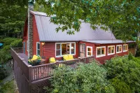 The Treehouse Hotels near Sunrise Rock by Highlands-Cashiers Land Trust