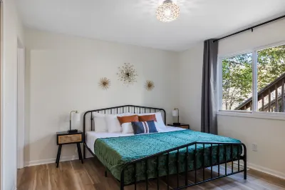 Spectacular Retreat - Parking, Library, Beach Access Hotels in Michigan City