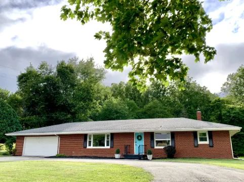 Hot Tub and Spacious Backyard - Charming Hazel Acres Retreat