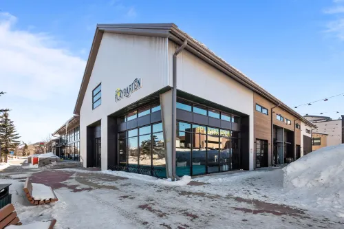 Private Rooftop Deck and Breathtaking Views - Stunning Mountain Escape