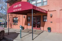 Convenient Location and Full Kitchen - Charming Downtown Retreat