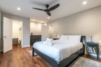 Shared Pool, Hot Tub, Home Theater - Luxurious Modern Retreat Hôtels à : Dollar Point