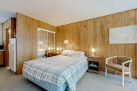 Fabulous studio suite just a few steps from the water w/WiFi, bay views Hotels in Wolfeboro