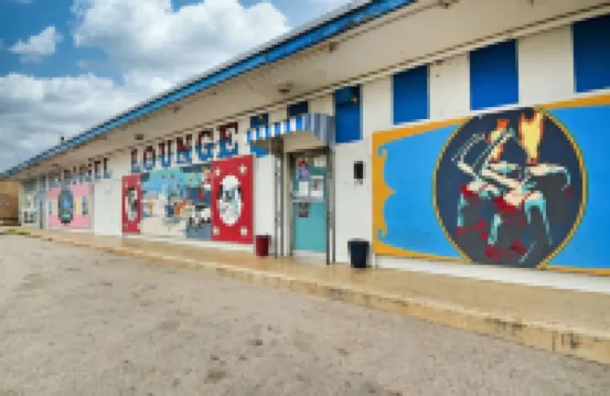 Charming Oasis with Airstream and Fire Pit - Cozy Escape under Oak Trees