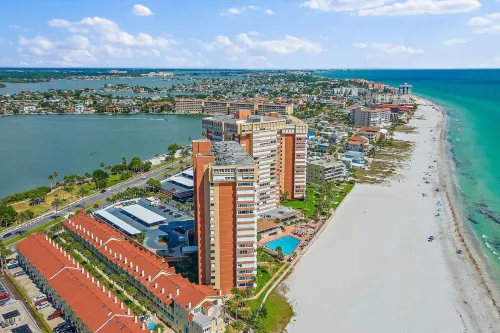 Wrap-Around Balcony and Pool Access - Stunning Beachfront Oasis Hotel a Redington Beach