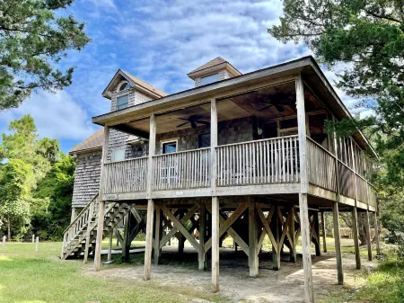 Charming Island Home with Screened Porch and Wraparound Deck - Cozy Retreat