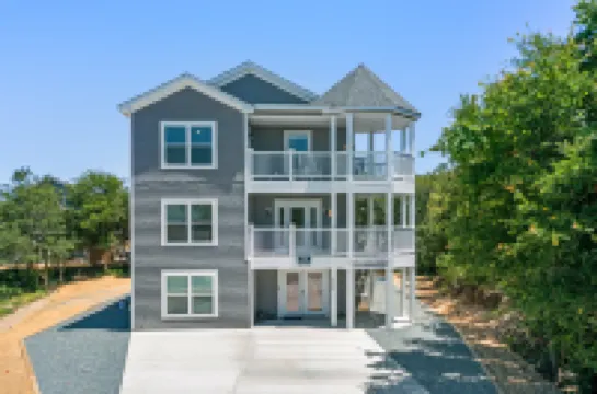 Private Pool and Spacious Kitchen - Stunning Coastal Haven